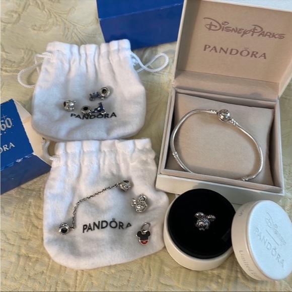 Pandora Disney Minnie portrait charm - Picture 6 of 7